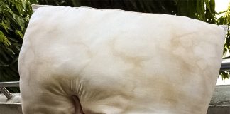 Otkrijte TRI učinkovite metode za uklanjanje tvrdokornih mrlja od znoja s jastuka i oprostite se od tih upornih žutih mrlja.