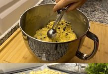 Brzo pripremite kolačić dok pripremate kavu.