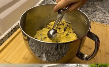 Brzo pripremite kolačić dok pripremate kavu.