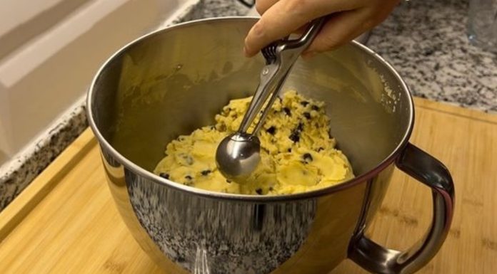 Brzo pripremite kolačić dok pripremate kavu.