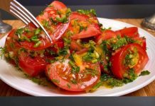 Predstavljamo ultimativno predjelo od rajčice koje će razveseliti vaše nepce kao nikada prije! 🍅 Pogledajte očaravajuću salatu – jelo koje se lako i brzo priprema!