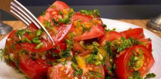 Predstavljamo ultimativno predjelo od rajčice koje će razveseliti vaše nepce kao nikada prije! 🍅 Pogledajte očaravajuću salatu – jelo koje se lako i brzo priprema!