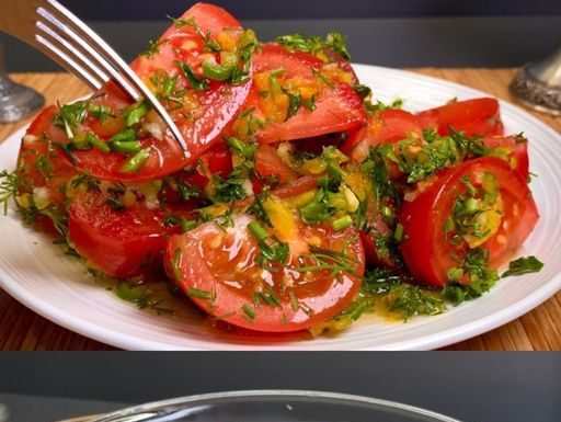 Predstavljamo ultimativno predjelo od rajčice koje će razveseliti vaše nepce kao nikada prije! 🍅 Pogledajte očaravajuću salatu – jelo koje se lako i brzo priprema!