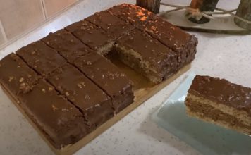 Prepustite se užitku kremastog kolača s orasima koji će vam se jednostavno topiti u ustima.