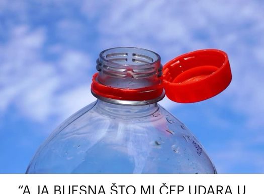 “A JA BIJESNA ŠTO MI ČEP UDARA U NOS” Sve vrijeme pogrešno otvarate NOVE FLAŠE, kad vidite ovaj GENIJALNI TRIK, oduševićete se (VIDEO)