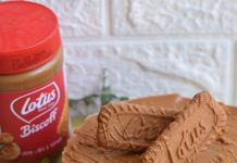 Prepustite se osvježavajućim okusima kremastog kolača od sira ukrašenog Lotus keksima, divnog deserta koji će razveseliti vaše nepce.