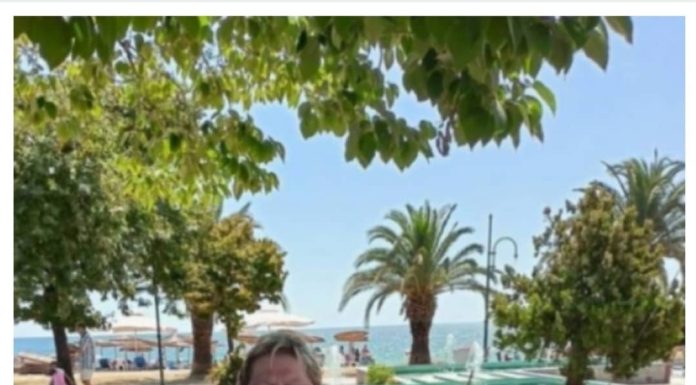 FOTOGRAFIJA KOJA JE POSTALA HIT: Zamolila sina da je uslika, ali da joj se ne vidi stomak, OVO MORATE VIDJETI