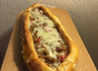 Okusi Orijenta: Turska pizza sa mljevenim mesom