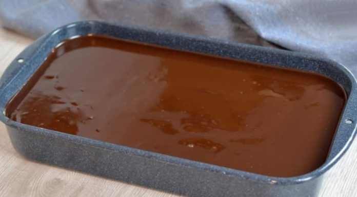 Prvi put sam ga pekla i ispalo je predivno… Odličan kolač, jednostavan i brz za napraviti.