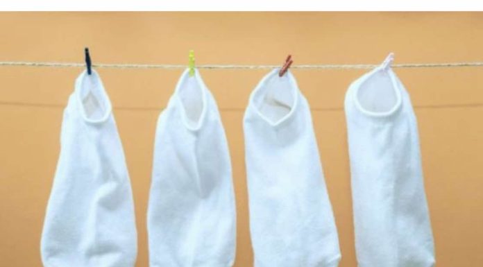 Bijele čarape može biti teško očistiti, ali s ovom metodom ponovno će izgledati potpuno nove.