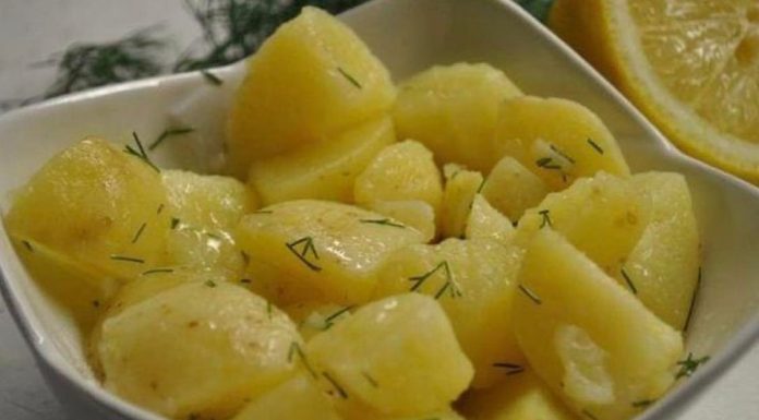 KROMPIR SALATA JE UVIJEK UKUSNA, A JA SE TRUDIM DA JE PRIPREMIM NA RAZNE NAČINE. ISPROBAJTE I OVAJ…