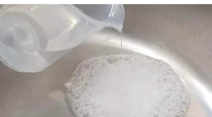 MA, KAKVO SIRĆE I SODA BIKARBONA EVO ŠTA RADI POSAO- Skida rđu i kamenac ko od šale, SUDOPERA SIJA ZA 60 DINARA