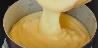 KOLAČ OD SAMO 3 SASTOJKA: Punih 10 godina OVO je najpopularniji recept na internetu, a razlog je FANTASTIČAN