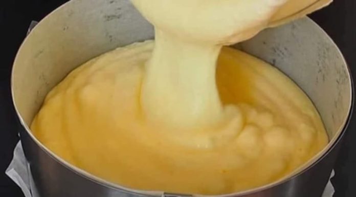 KOLAČ OD SAMO 3 SASTOJKA: Punih 10 godina OVO je najpopularniji recept na internetu, a razlog je FANTASTIČAN