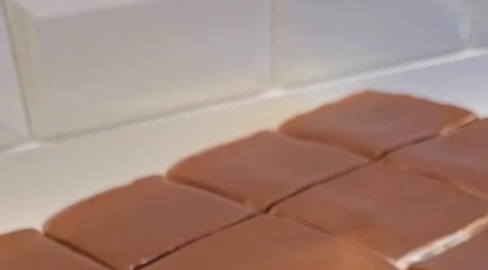 📌 BRZI KOLAČ OD BISKVITA ZA 15 MINUTA… Jednostavno ga slojite i zagladite ❗