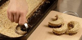 Uskoro kreće priprema blagdanskih kolača, a mi donosimo recept iz bakine bilježnice za orahove polumjesece 🔷