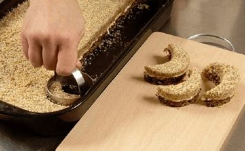 Uskoro kreće priprema blagdanskih kolača, a mi donosimo recept iz bakine bilježnice za orahove polumjesece 🔷