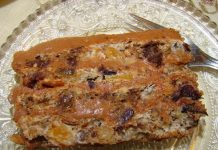 BOŽIĆNA TORTA: Ovo je torta koju svi jako volimo, pravim je isključivo za Božić. Suvo voće i čokolada….