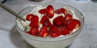 Za 10 min napravite ovu tortu sa jagodama i plazmom bez pečenja. Od par sastojaka.