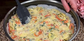 Ovaj krompir bolji od pice! Ja pravim često ovo jeftino jelo! Samo narendajte 1 krompir i za minut ćete dobiti najukusniju poslasticu…