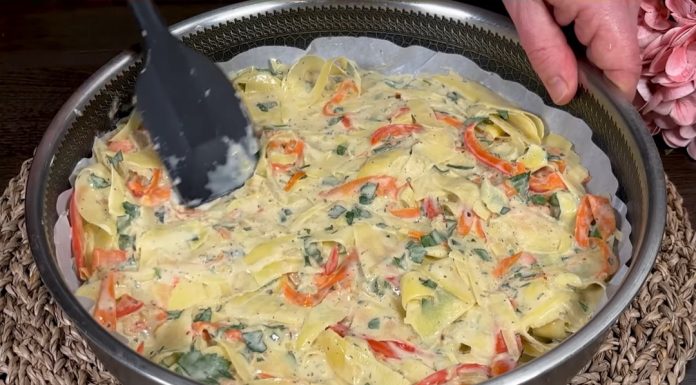 Ovaj krompir bolji od pice! Ja pravim često ovo jeftino jelo! Samo narendajte 1 krompir i za minut ćete dobiti najukusniju poslasticu…