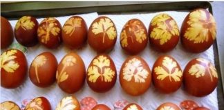 FARBANJE JAJA ZA USKRS prirodnim bojama – hibiskus, kurkuma, crveni kupus