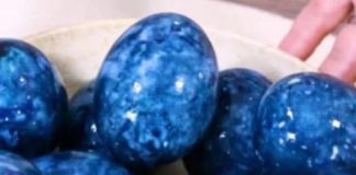 ŽENA OFARBALA JAJA NA POTPUNO PRIRODAN NAČIN I ODUŠEVILA: Za “Zvezdano nebo” su vam potrebna samo ova 2 čaja