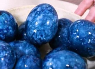 ŽENA OFARBALA JAJA NA POTPUNO PRIRODAN NAČIN I ODUŠEVILA: Za “Zvezdano nebo” su vam potrebna samo ova 2 čaja