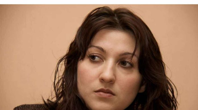 Maja iz Niša odrasla pored oca alkoholičara, majku molila da ga ostavi:
