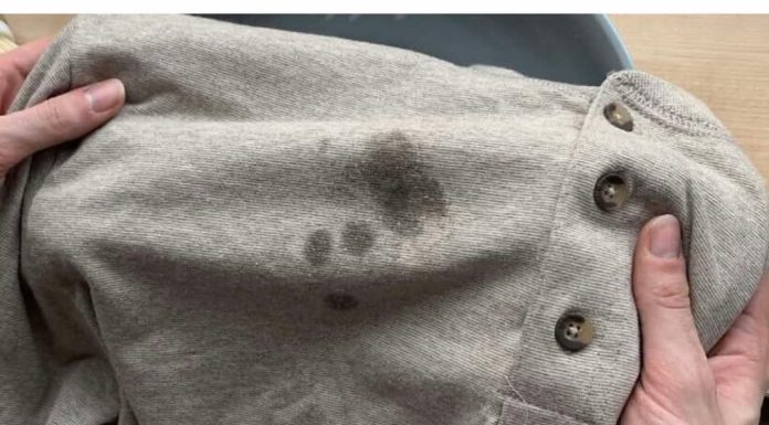 Nikada se ne bi sjetili: Sve fleke sa odjeće skida ovo jeftino sredstvo koje svi imamo kod kuće