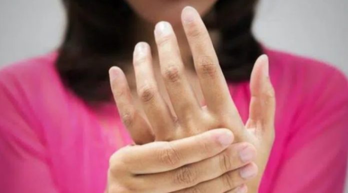 Ako vam ruke trnu bez razloga, obavezno obratite pažnju – Evo koje bolesti se mogu kriti iza ovog simptoma!