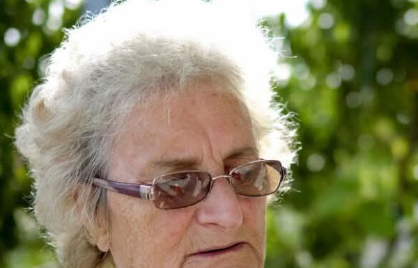 “Imam 65 godina i želim da se razvedem! Ne mogu da čekam da on umre kako bih bila slobodna”: Ispovest koja šokira, ali i budi poštovanje “Imam 65 godina i želim da se razvedem! Ne mogu da čekam da on umre kako bih bila slobodna”: Ispovest koja šokira, ali i budi poštovanje - featured image