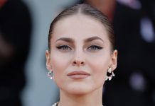 Tek što se saznalo da je u vezi, Džejla Ramović zablistala u belom: Svi komentarišu da joj savršeno stoji FOTO Tek što se saznalo da je u vezi, Džejla Ramović zablistala u belom: Svi komentarišu da joj savršeno stoji FOTO - featured image