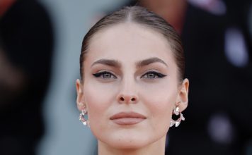 Tek što se saznalo da je u vezi, Džejla Ramović zablistala u belom: Svi komentarišu da joj savršeno stoji FOTO Tek što se saznalo da je u vezi, Džejla Ramović zablistala u belom: Svi komentarišu da joj savršeno stoji FOTO - featured image