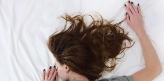 Mogu vam naštetiti: 8 namirnica koje ne smijete jesti prije spavanja Mogu vam naštetiti: 8 namirnica koje ne smijete jesti prije spavanja - featured image