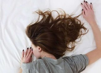 Mogu vam naštetiti: 8 namirnica koje ne smijete jesti prije spavanja Mogu vam naštetiti: 8 namirnica koje ne smijete jesti prije spavanja - featured image