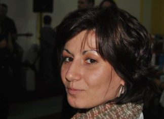 ŠTA ODAJE NEKULTURNU ŽENU – samo obratite pažnju da li radi ove 4 stvari i sve će vam biti jasno ŠTA ODAJE NEKULTURNU ŽENU – samo obratite pažnju da li radi ove 4 stvari i sve će vam biti jasno - featured image