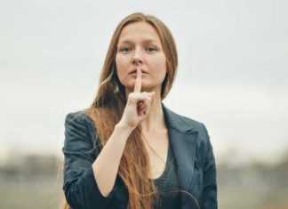 Ženu koja ima ljubavnika nije teško prepoznati – ovih 8 znakova sve nepogrešivo otkrivaju (posebno broj 6) Ženu koja ima ljubavnika nije teško prepoznati – ovih 8 znakova sve nepogrešivo otkrivaju (posebno broj 6) - featured image