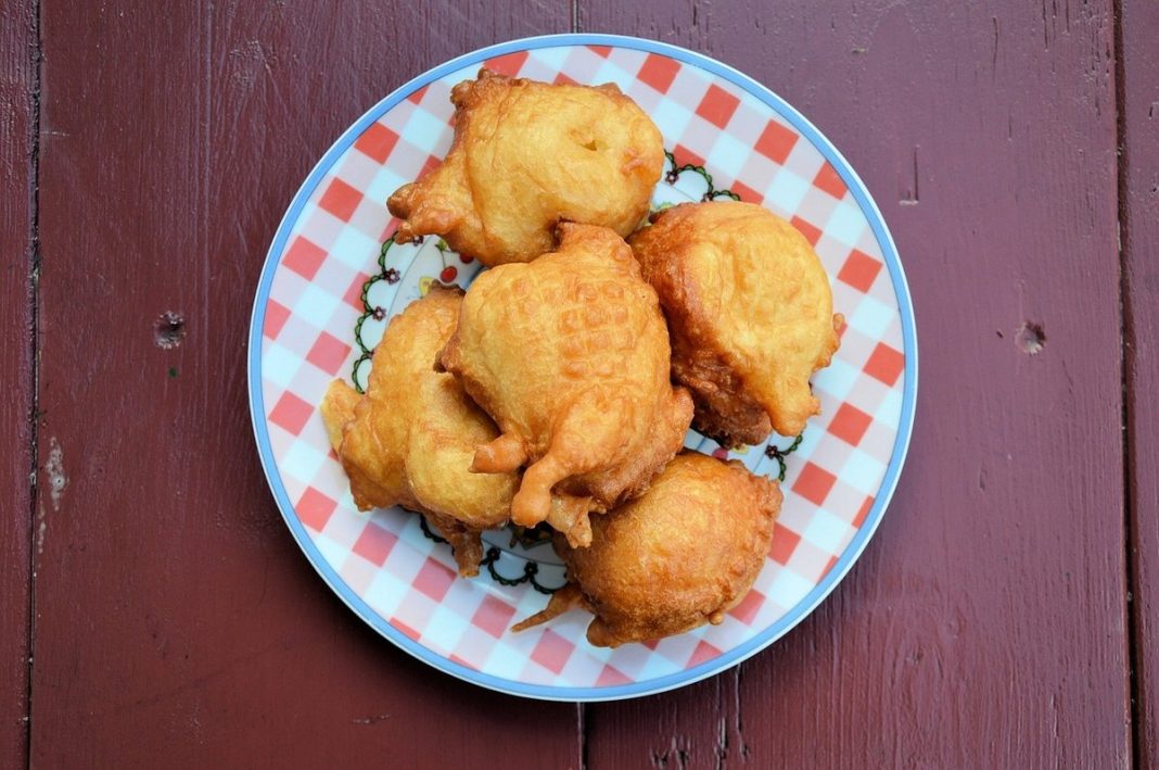 Brzi uštipci s jogurtom – hrskavi izvana, a iznutra mekani: Recept za tijesto bez kvasca i mlijeka - featured image Brzi uštipci s jogurtom – hrskavi izvana, a iznutra mekani: Recept za tijesto bez kvasca i mlijeka - featured image