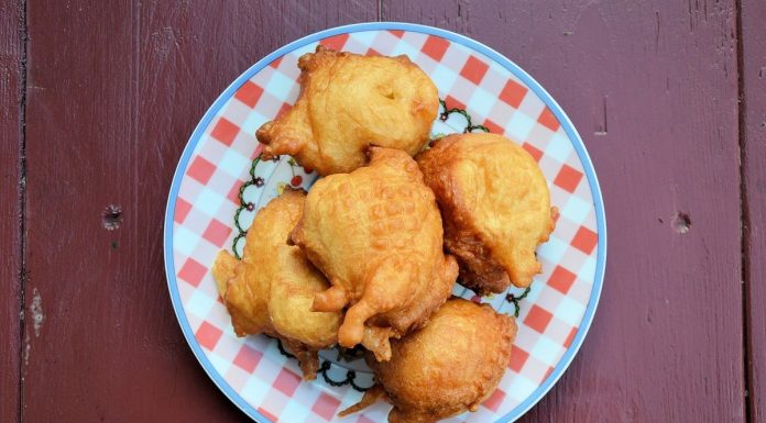 Brzi uštipci s jogurtom – hrskavi izvana, a iznutra mekani: Recept za tijesto bez kvasca i mlijeka Brzi uštipci s jogurtom – hrskavi izvana, a iznutra mekani: Recept za tijesto bez kvasca i mlijeka - featured image