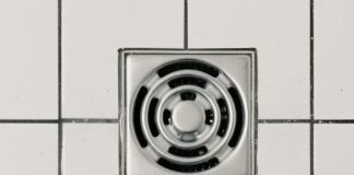 Smrdi vam iz kupatila čim padne kiša? Dovoljno je da ubacite 1 sitnicu u odvod i problem nestaje Smrdi vam iz kupatila čim padne kiša? Dovoljno je da ubacite 1 sitnicu u odvod i problem nestaje - featured image