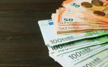 Novac stiže za 4 horoskopska znaka: Evo ko će dobiti pare do 27. septembra Novac stiže za 4 horoskopska znaka: Evo ko će dobiti pare do 27. septembra - featured image