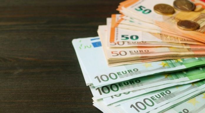 Novac stiže za 4 horoskopska znaka: Evo ko će dobiti pare do 27. septembra Novac stiže za 4 horoskopska znaka: Evo ko će dobiti pare do 27. septembra - featured image