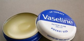 13 SITUACIJA U KOJIMA JE VAZELIN NEOPHODAN: Niste ni svjesni koliko je efikasan, uštedi ćete gomilu novca! 13 SITUACIJA U KOJIMA JE VAZELIN NEOPHODAN: Niste ni svjesni koliko je efikasan, uštedi ćete gomilu novca! - featured image