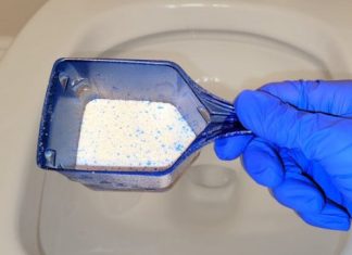 SIPAJTE U TOALET I SAČEKAJTE 15MINUTA: Domaći trik koji bi SVI trebali znati! SIPAJTE U TOALET I SAČEKAJTE 15MINUTA: Domaći trik koji bi SVI trebali znati! - featured image