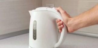 Bez sirćeta ili limunske kiseline: Ovaj iznenađujući sastojak će SAVRŠENO i bez napora očistiti vaš čajnik! Bez sirćeta ili limunske kiseline: Ovaj iznenađujući sastojak će SAVRŠENO i bez napora očistiti vaš čajnik! - featured image