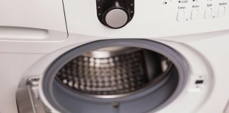 Zašto ne treba držati vrata od veš mašine otvorena? Domaćice će se zabezeknuti, istina je SUROVA Zašto ne treba držati vrata od veš mašine otvorena? Domaćice će se zabezeknuti, istina je SUROVA - featured image