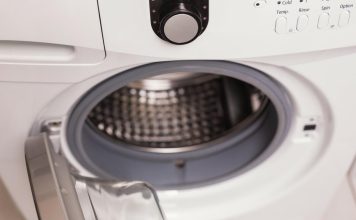 Zašto ne treba držati vrata od veš mašine otvorena? Domaćice će se zabezeknuti, istina je SUROVA Zašto ne treba držati vrata od veš mašine otvorena? Domaćice će se zabezeknuti, istina je SUROVA - featured image