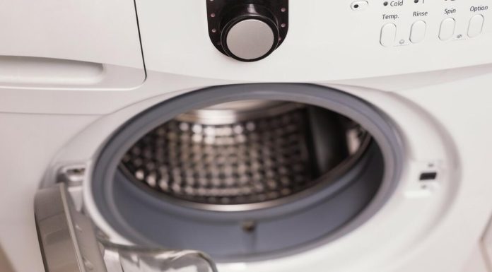 Zašto ne treba držati vrata od veš mašine otvorena? Domaćice će se zabezeknuti, istina je SUROVA Zašto ne treba držati vrata od veš mašine otvorena? Domaćice će se zabezeknuti, istina je SUROVA - featured image