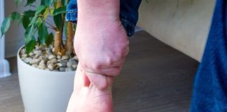 3 ZNAKA VISOKOG HOLESTEROLA: Odmah pogledajte vaše ruke i noge 3 ZNAKA VISOKOG HOLESTEROLA: Odmah pogledajte vaše ruke i noge - featured image